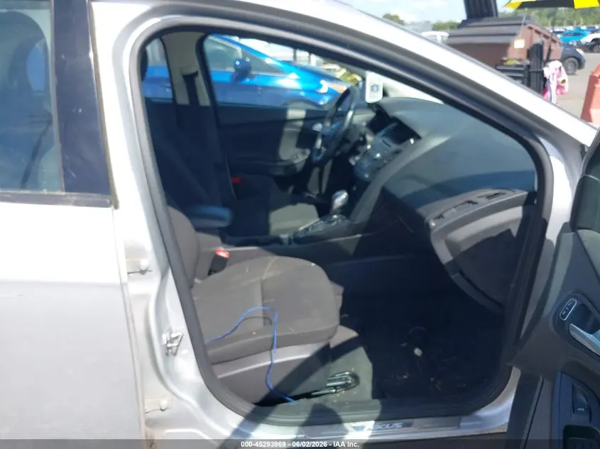2015 FORD FOCUS SE