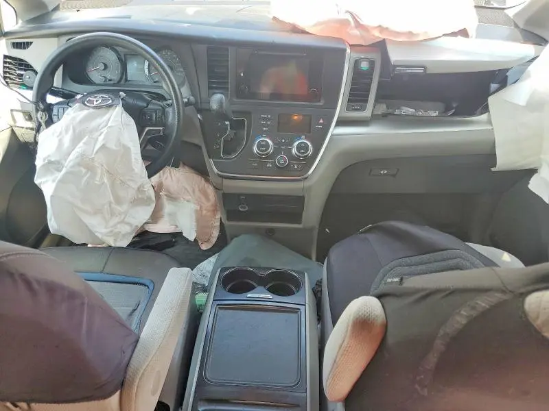 2015 TOYOTA SIENNA LE  