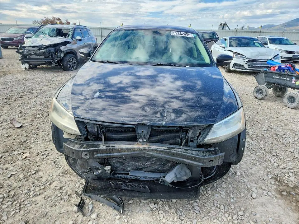2013 VOLKSWAGEN JETTA SE  
