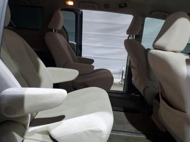 2013 TOYOTA SIENNA LE  
