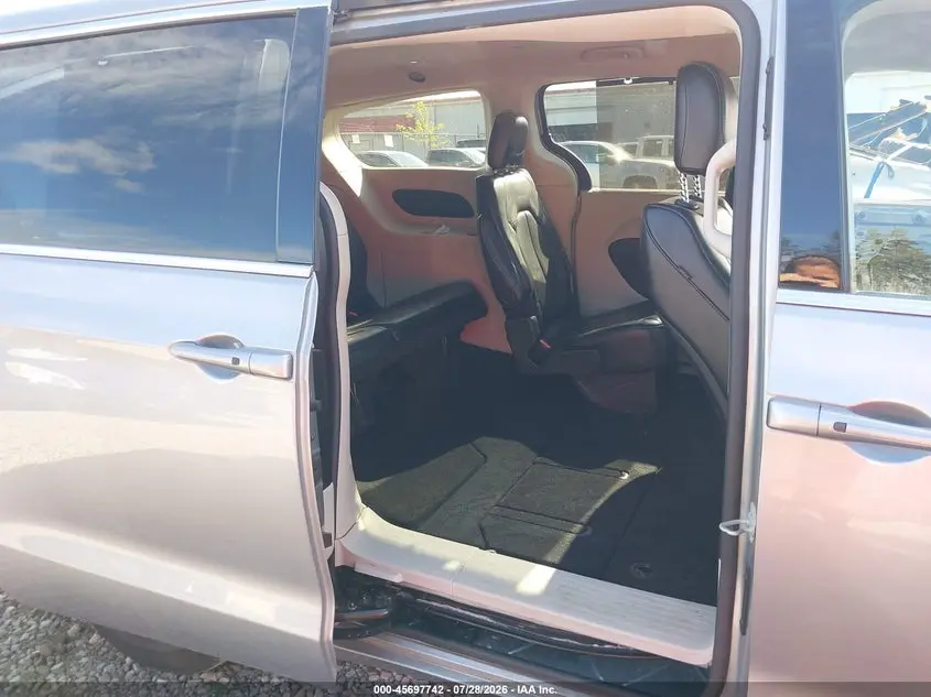 2021 CHRYSLER VOYAGER LXI
