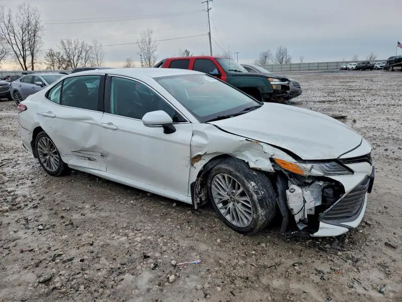 2020 TOYOTA CAMRY XLE  