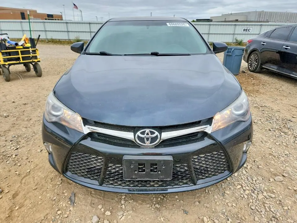 2017 TOYOTA CAMRY SE  