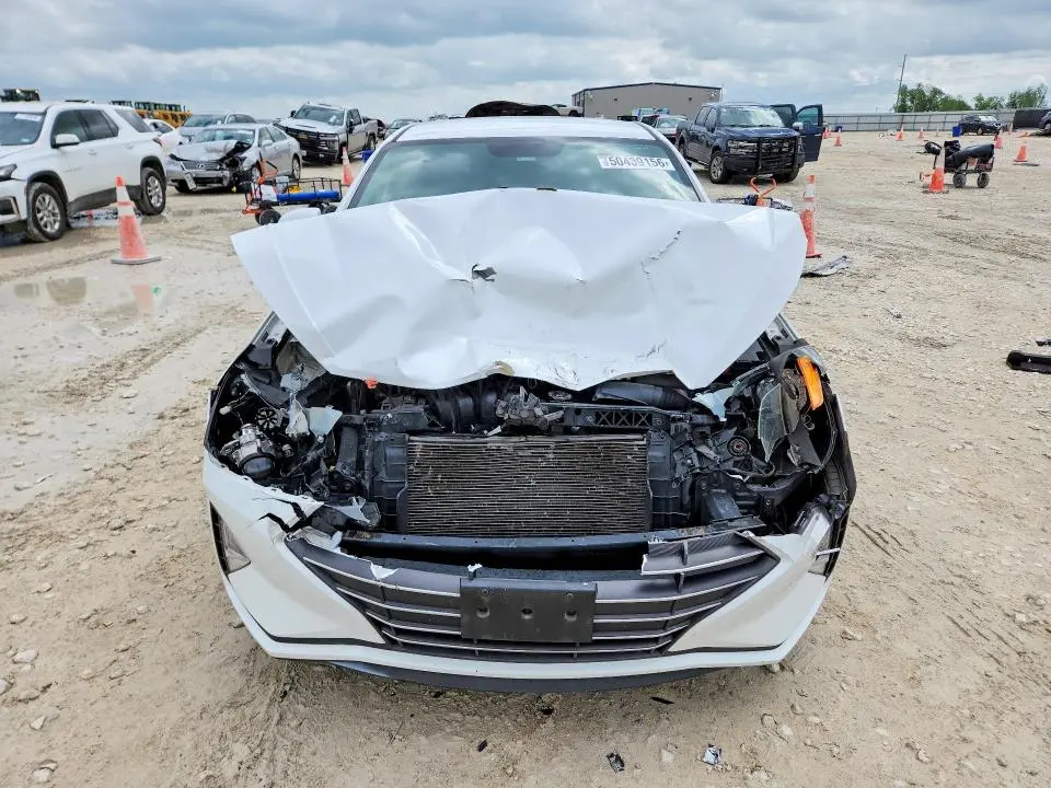 2019 HYUNDAI ELANTRA SE  