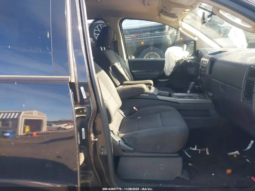 2011 NISSAN TITAN SV