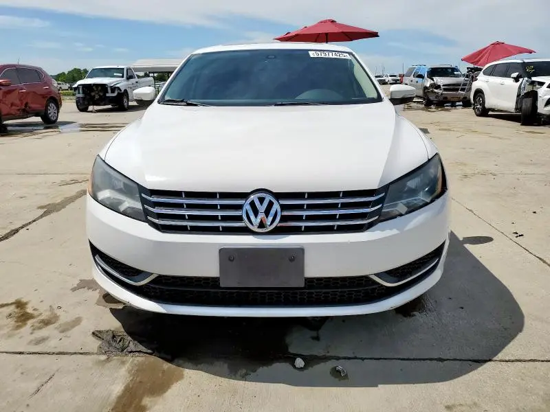 2013 VOLKSWAGEN PASSAT SE  