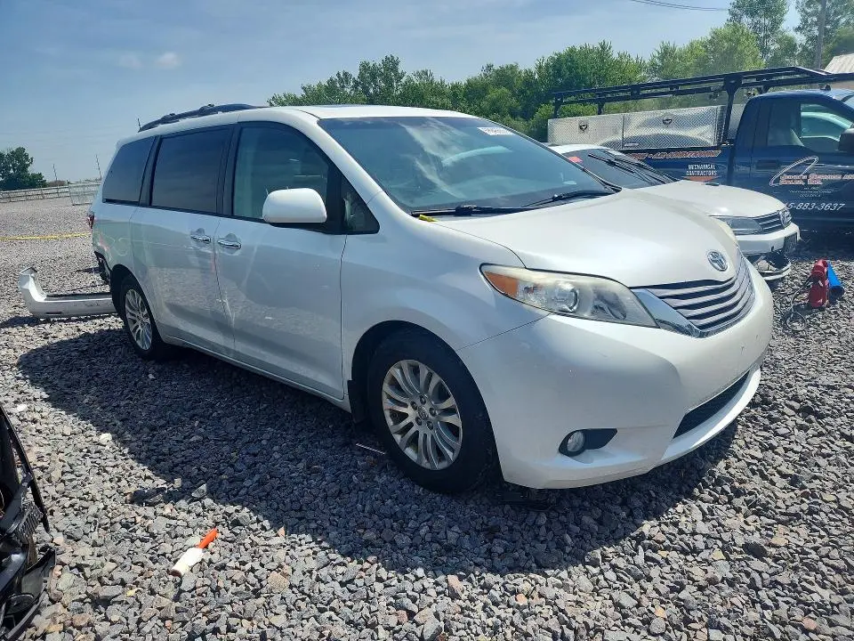 2015 TOYOTA SIENNA XLE PREMIUM 8-PASSENGER  