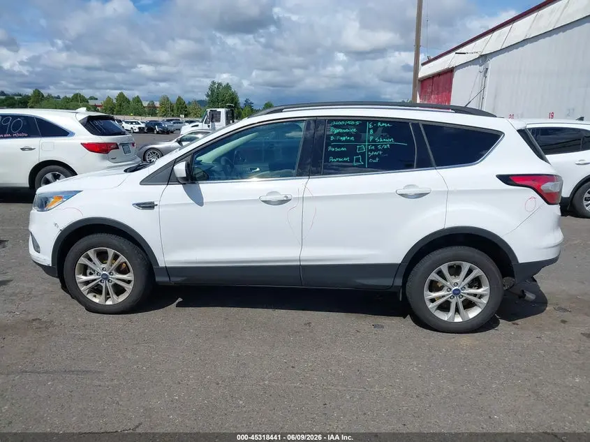 2018 FORD ESCAPE SE