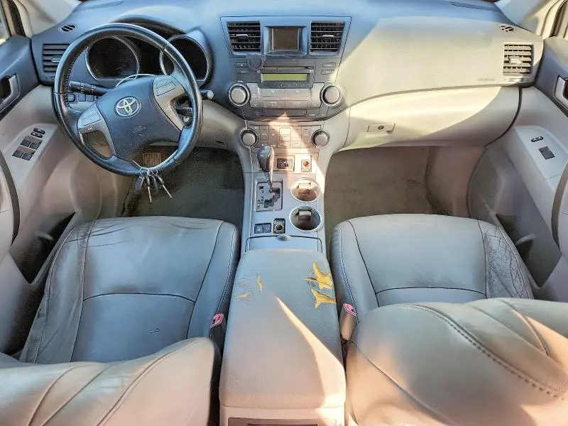 2010 TOYOTA HIGHLANDER SE  