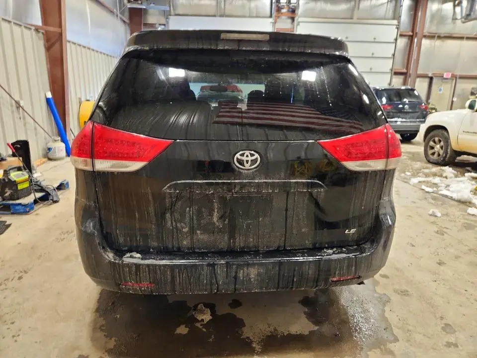 2011 TOYOTA SIENNA LE  