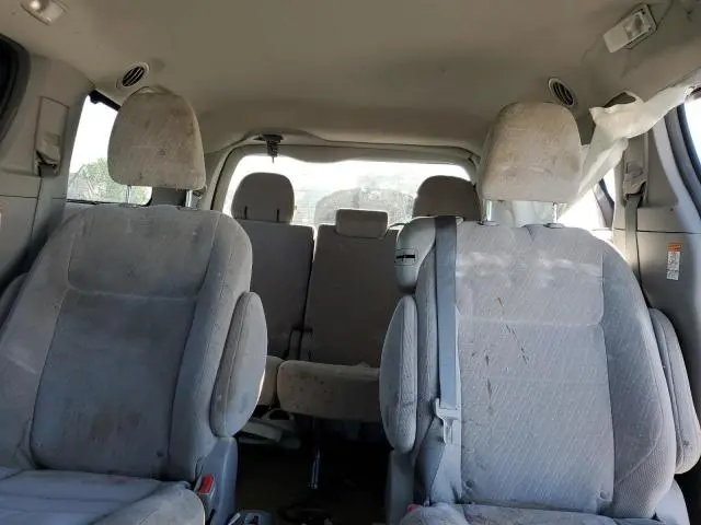 2017 TOYOTA SIENNA LE  