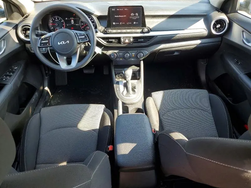 2023 KIA FORTE LX  