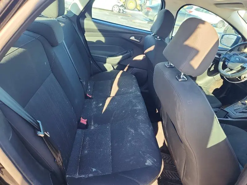 2015 FORD FOCUS SE  