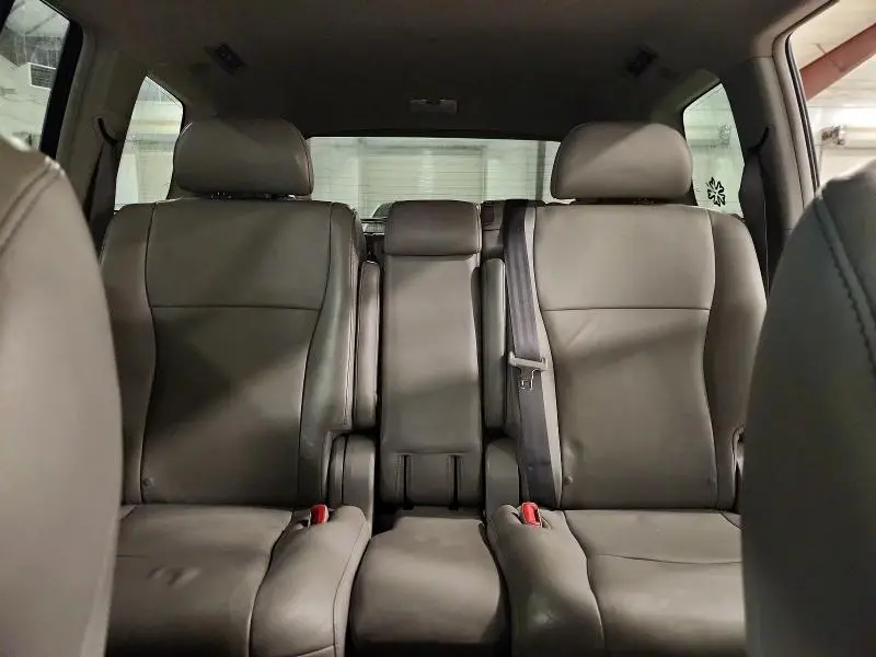 2012 TOYOTA HIGHLANDER SE  