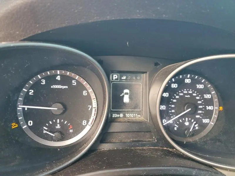 2017 HYUNDAI SANTA FE SE  