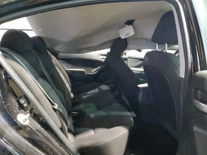 2017 KIA FORTE LX  