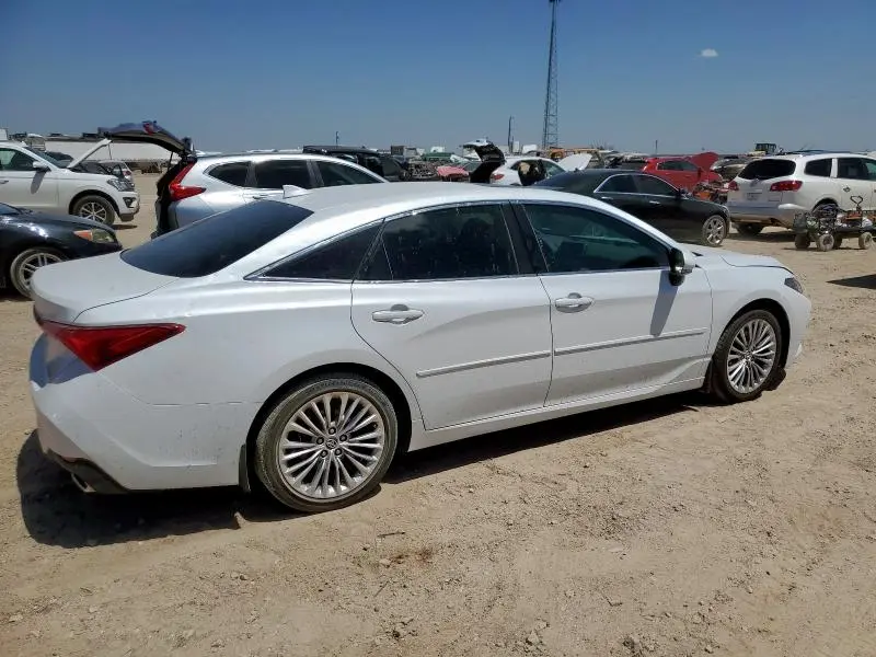 2019 TOYOTA AVALON XLE  