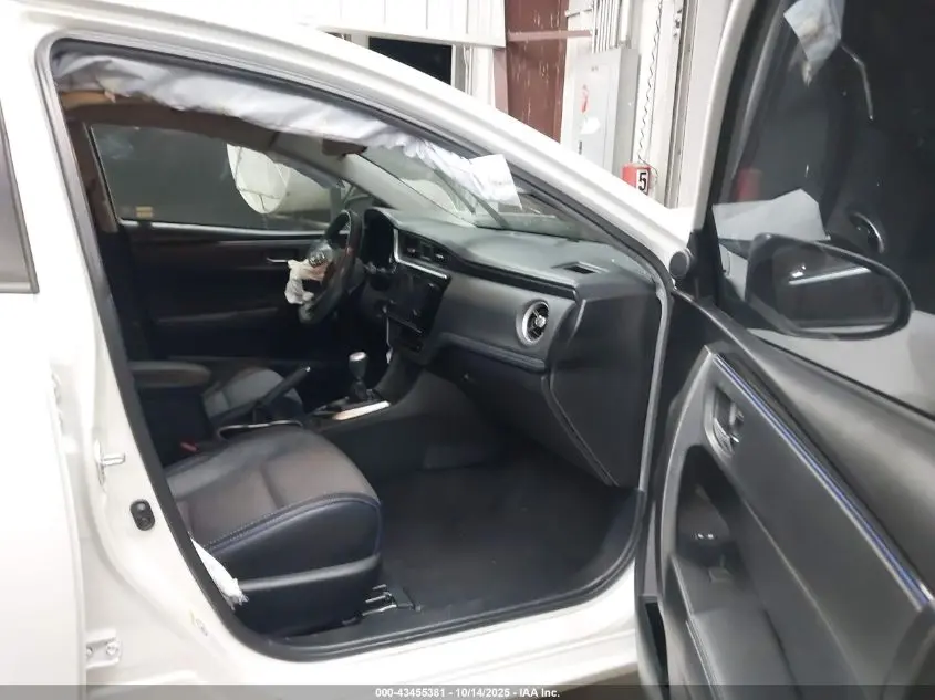 2017 TOYOTA COROLLA SE