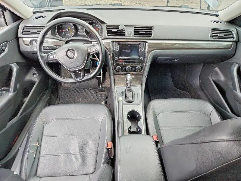 2016 VOLKSWAGEN PASSAT SE  