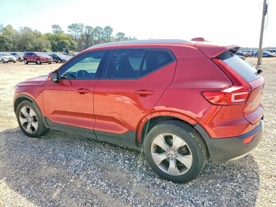 2020 VOLVO XC40 T4 MOMENTUM  