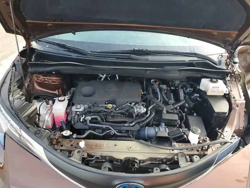 2022 TOYOTA SIENNA LE  