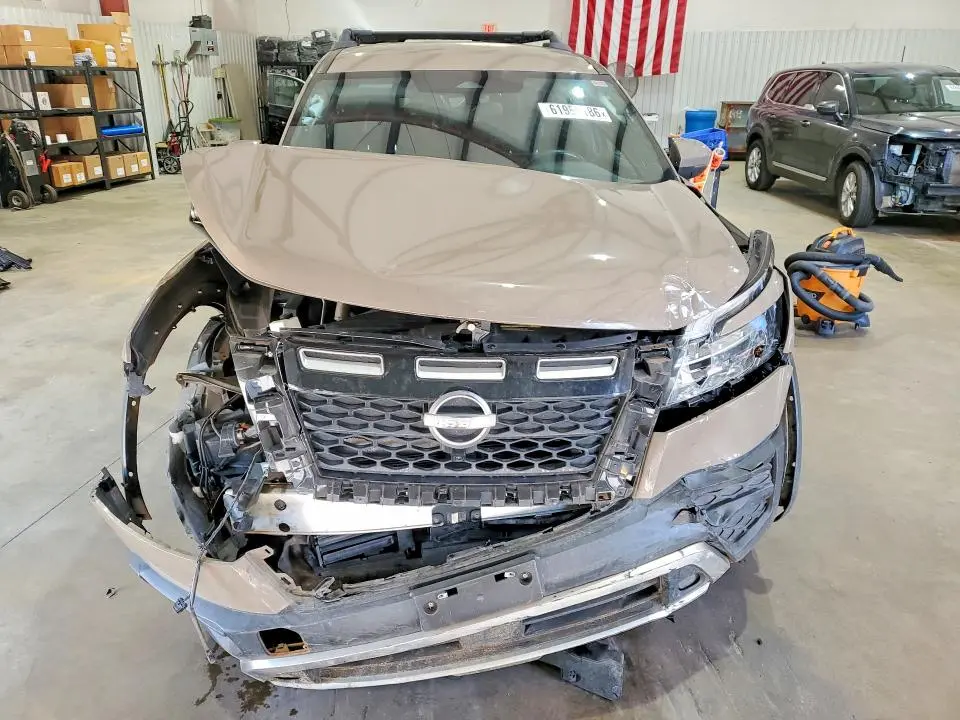 2023 NISSAN PATHFINDER SV  