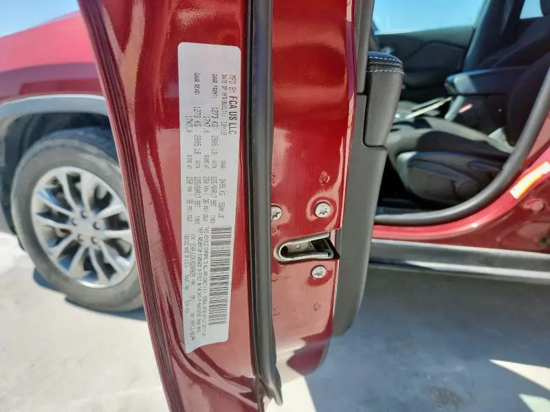 2019 JEEP CHEROKEE LATITUDE  