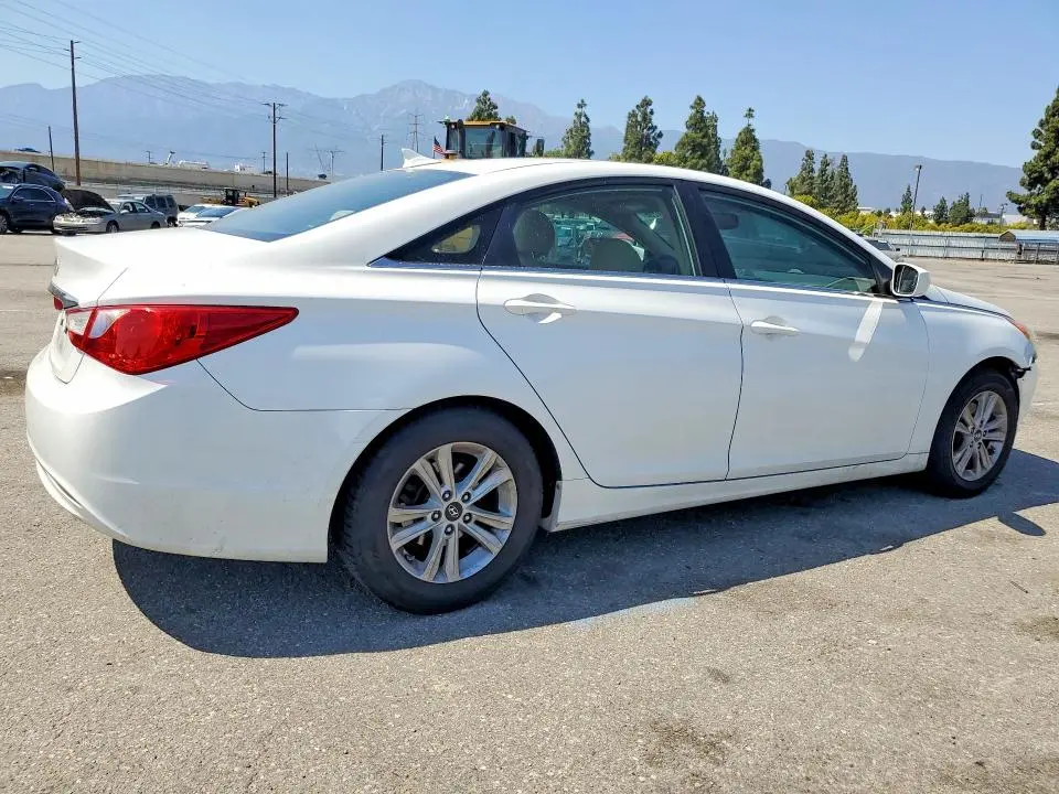 2011 HYUNDAI SONATA GLS  