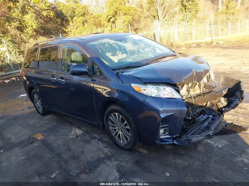 2019 TOYOTA SIENNA XLE 8 PASSENGER