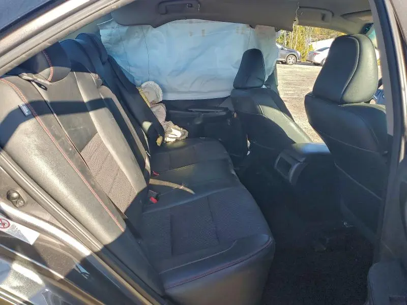2016 TOYOTA CAMRY SE  