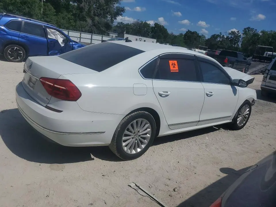 2016 VOLKSWAGEN PASSAT SE  