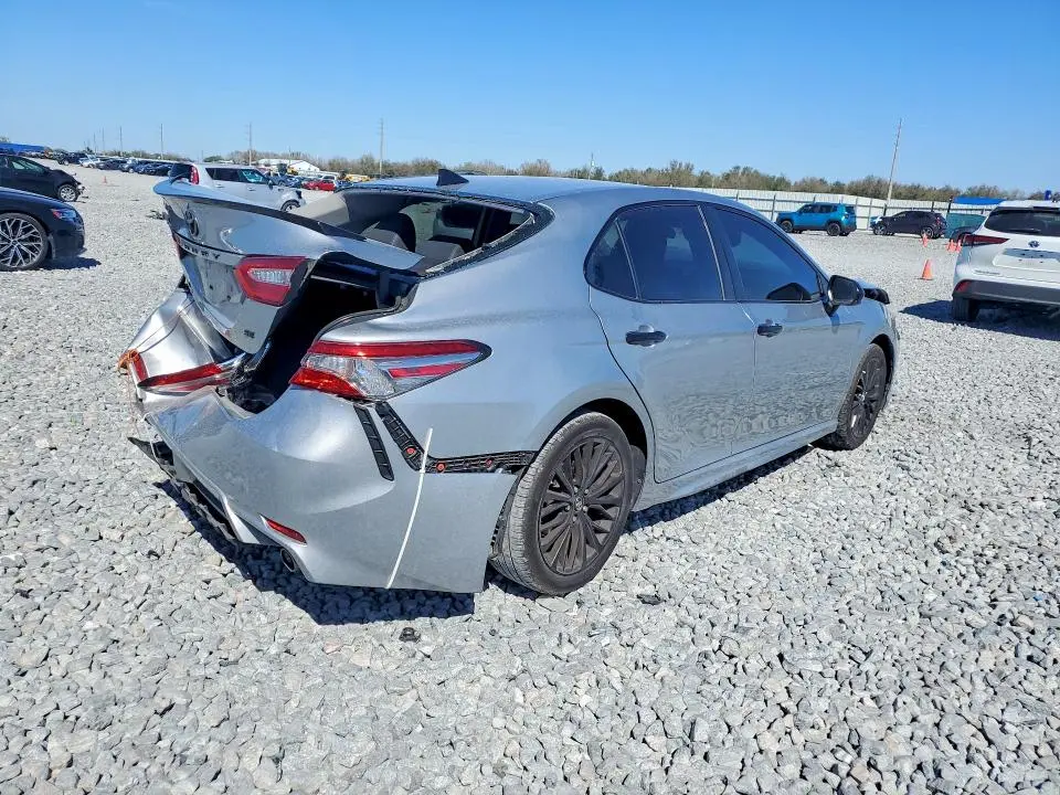 2019 TOYOTA CAMRY SE  