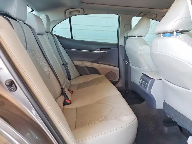 2021 TOYOTA CAMRY XLE  