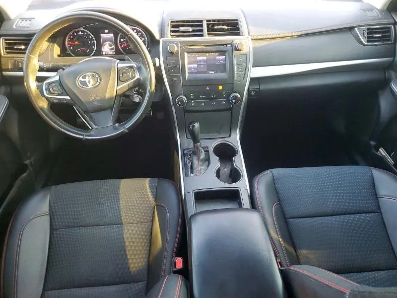 2015 TOYOTA CAMRY SE  