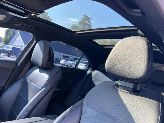 2022 MERCEDES-BENZ C 300  