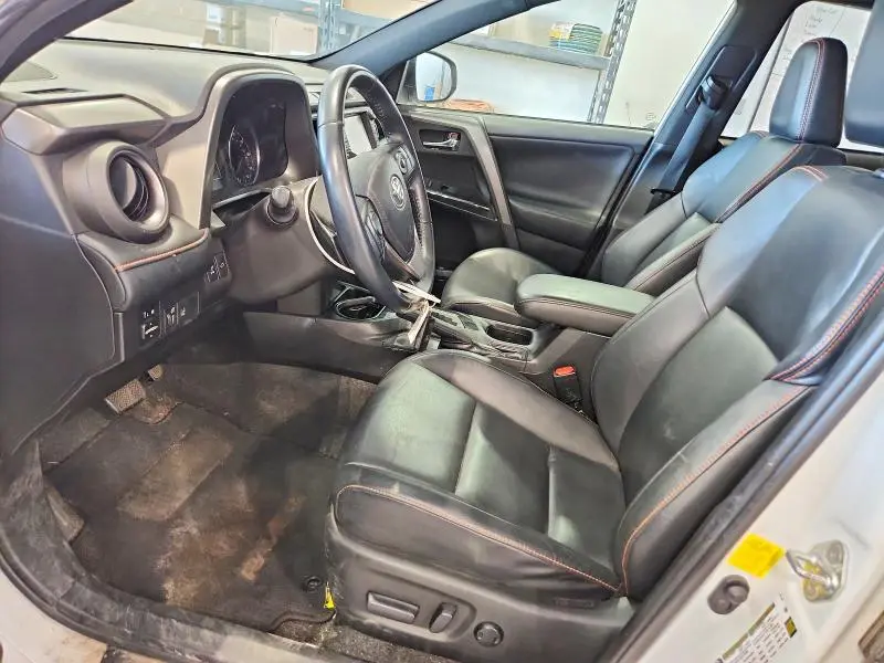 2016 TOYOTA RAV4 SE  