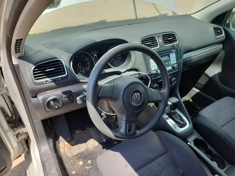 2010 VOLKSWAGEN GOLF   
