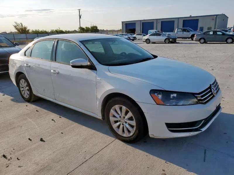 2015 VOLKSWAGEN PASSAT S  