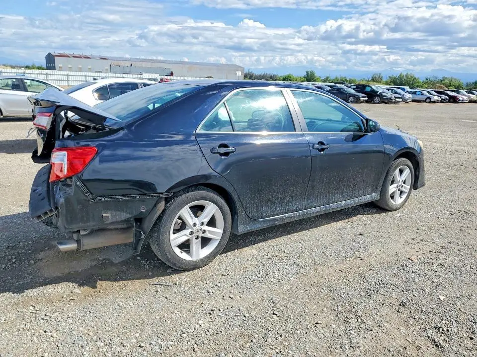 2014 TOYOTA CAMRY SE  