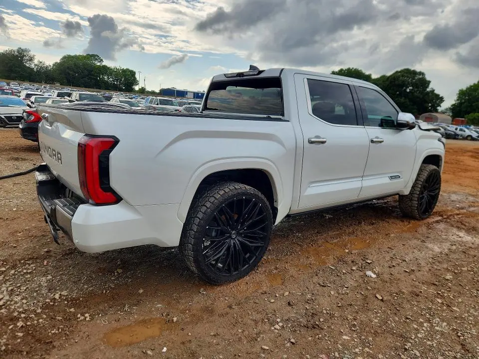 2023 TOYOTA TUNDRA CREWMAX CAPSTONE  
