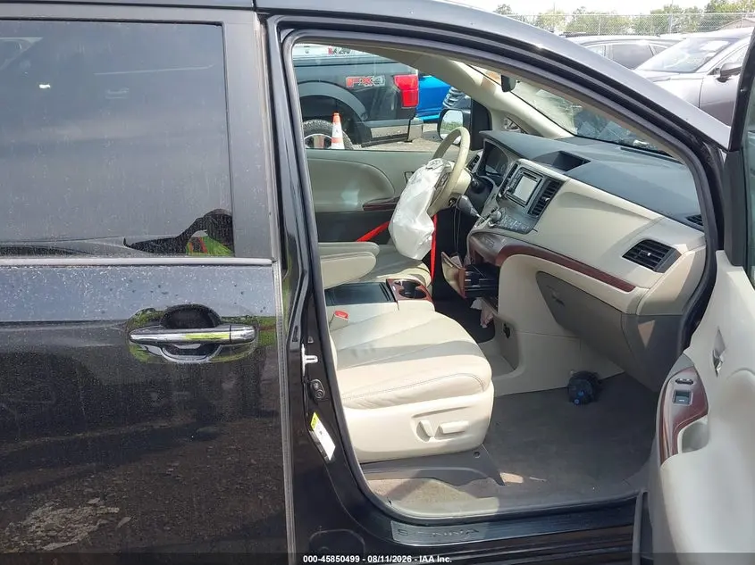 2013 TOYOTA SIENNA XLE V6 8 PASSENGER