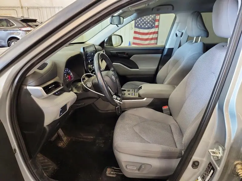 2021 TOYOTA HIGHLANDER LE  