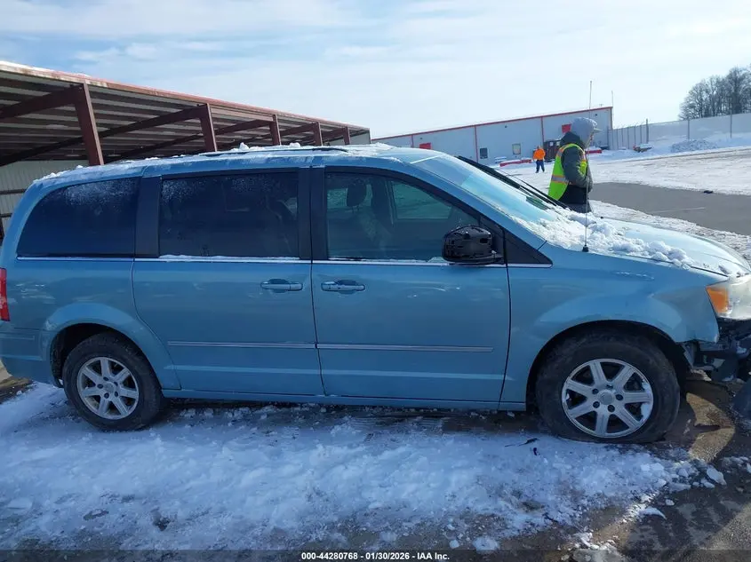 2010 CHRYSLER TOWN & COUNTRY TOURING