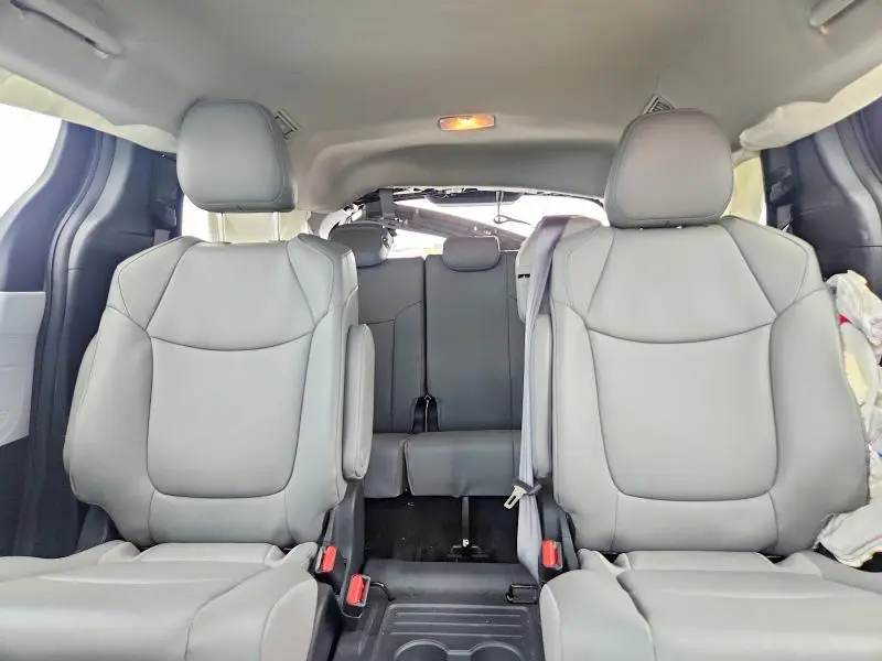 2025 TOYOTA SIENNA XLE 8-PASSENGER  