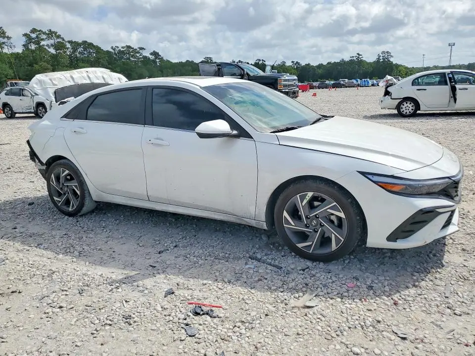 2025 HYUNDAI ELANTRA SEL  