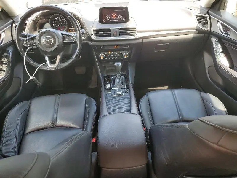2018 MAZDA 3 TOURING  