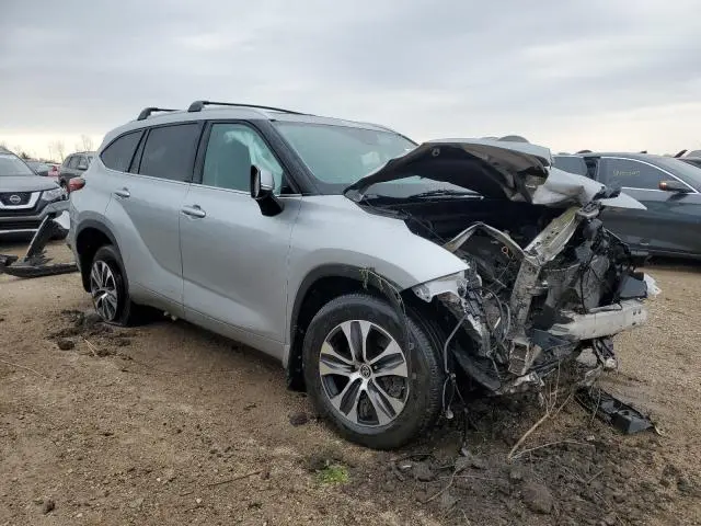 2022 TOYOTA HIGHLANDER XLE  