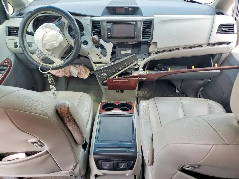 2013 TOYOTA SIENNA XLE 8-PASSENGER  