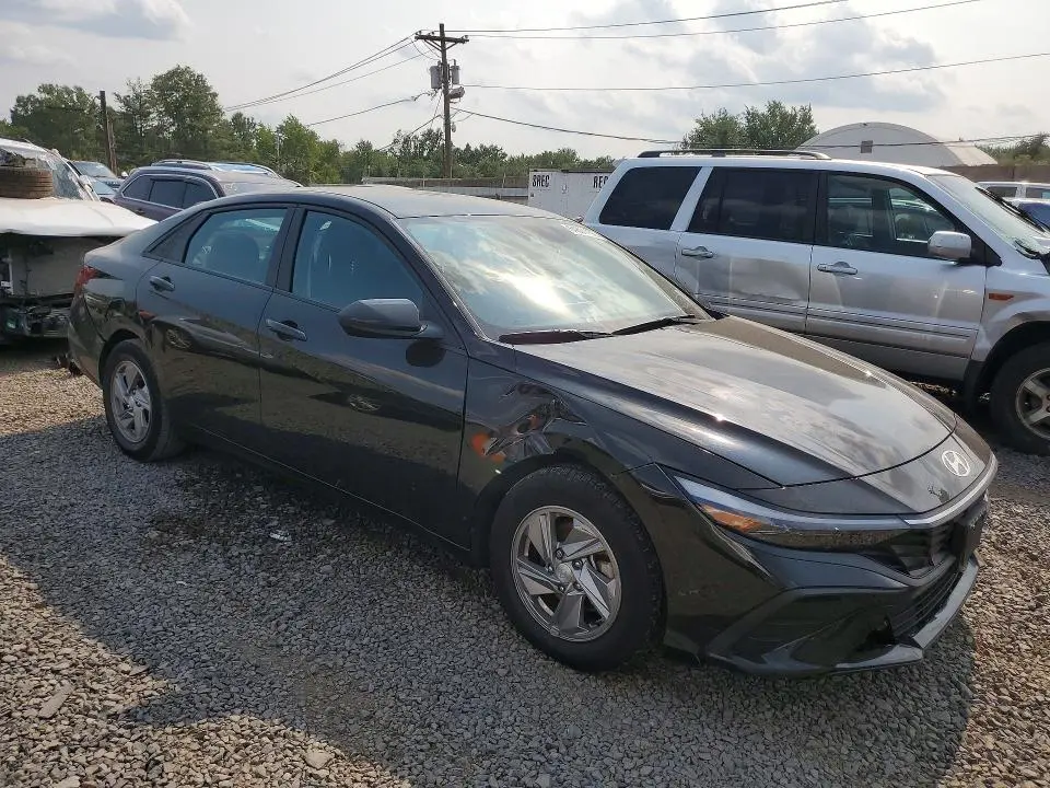 2024 HYUNDAI ELANTRA SE  