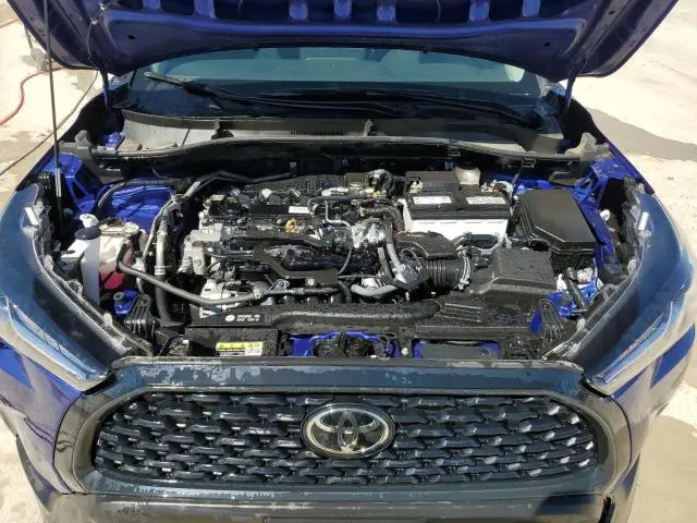 2024 TOYOTA COROLLA CROSS LE  
